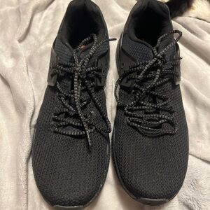 Avia Black Athletic Shoes Sleek Mesh Design